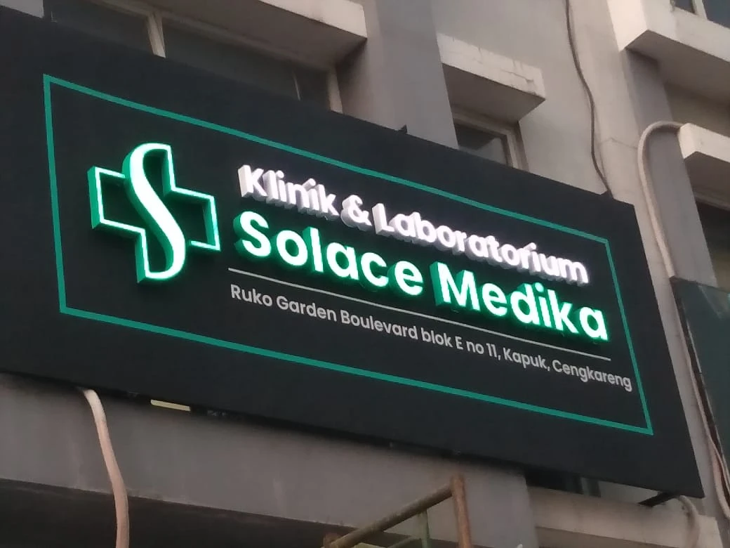 Signboard huruf timbul